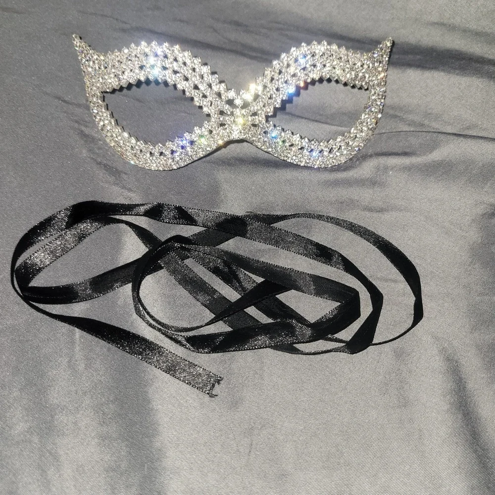 Full Crystal Rhinestone Silver Petite Diamond Design Masquerade Mask